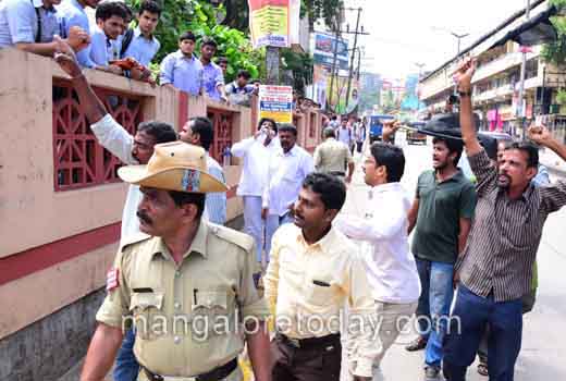 Yettinahole project protest 1